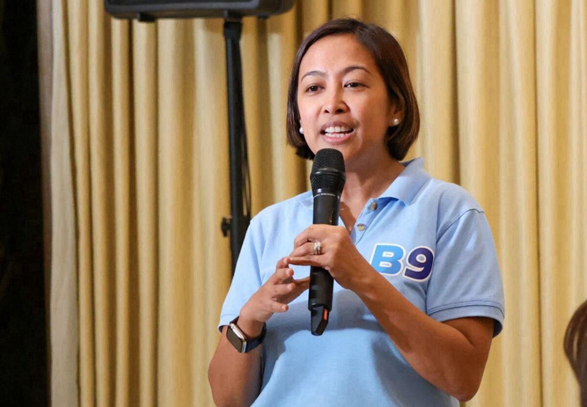 senatorial candidate and makati mayor speaking before reporters in Dagupan city