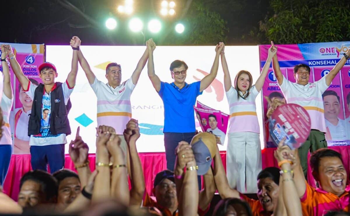 Picture of senatorial candidate Benhur Abalos raising the hands of local bets.