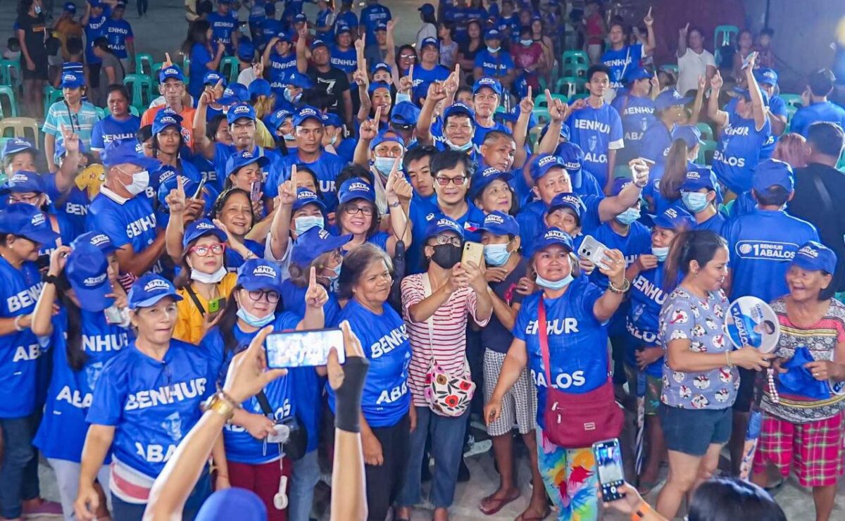 Benhur Abalos with supporters