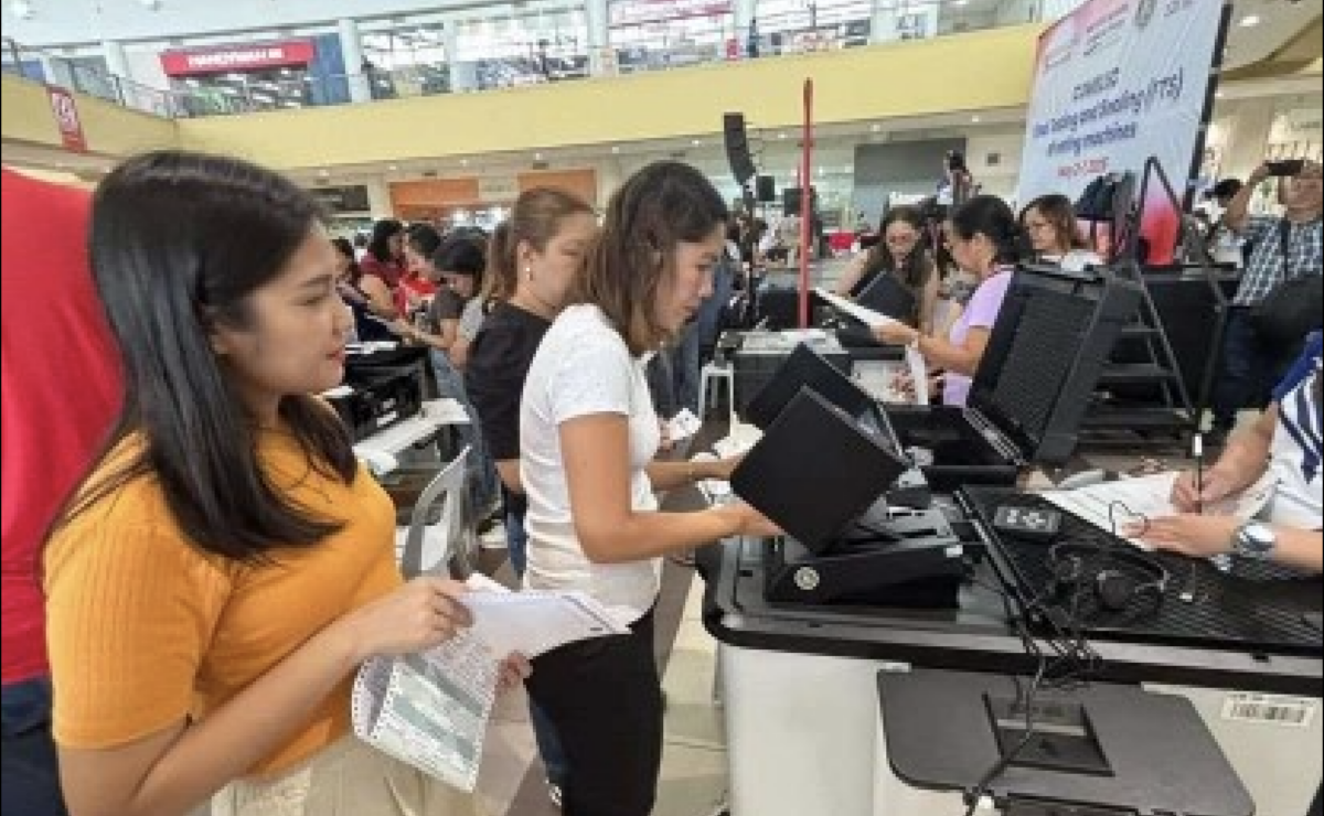 Voters can avail free rides and ride discounts from two ride-hailing platforms Grab Philippines and MoveIt on May 12, election day. 